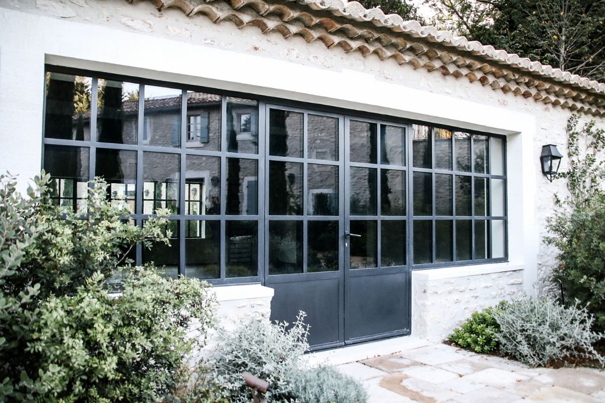 Réalisation d'une porte vitrée sur-mesure